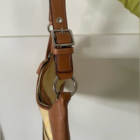 Authentic Coach purse. - Picture 2 of 8